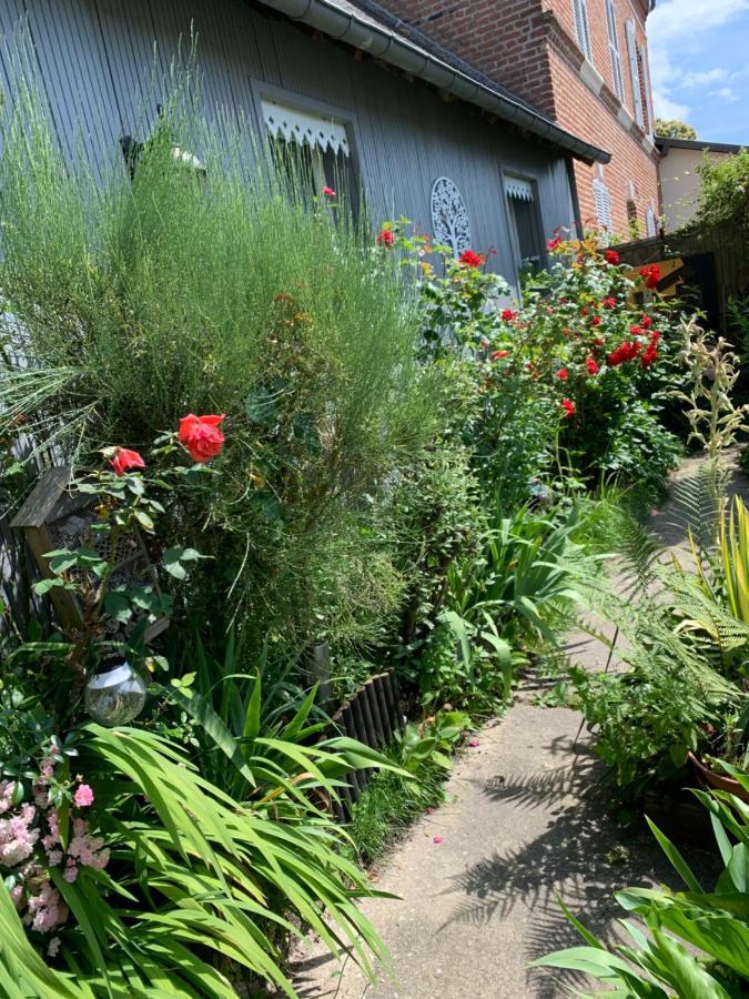 Livarot-Pays-d'Auge Dom'S Garden B&B 외부 사진