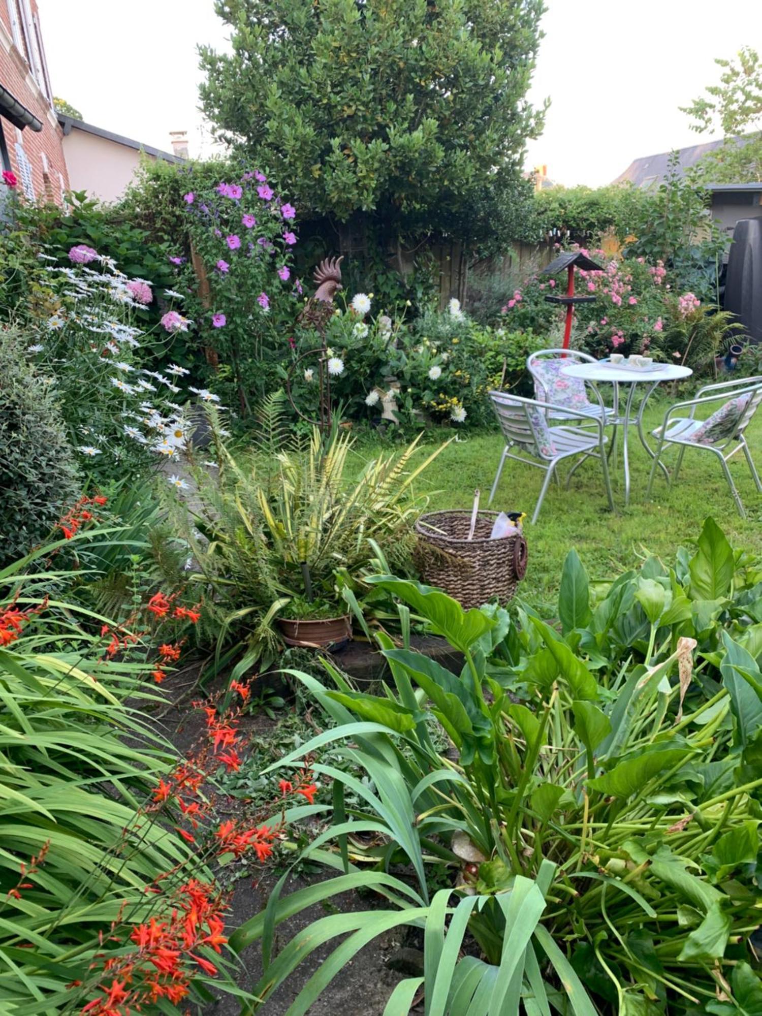Livarot-Pays-d'Auge Dom'S Garden B&B 외부 사진